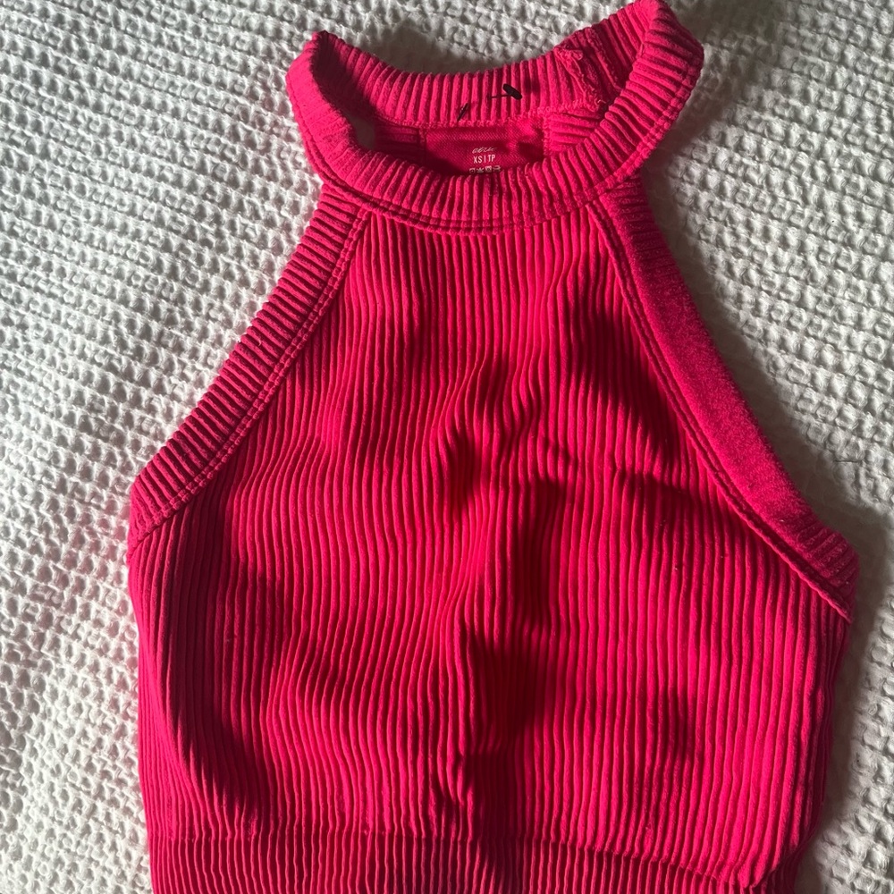 Aerie Pink Crop Top with Trendy Style